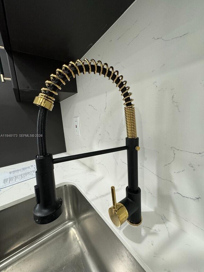 Building Photo - 11912 NE 10th Ave