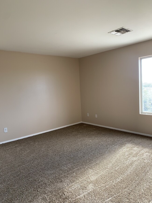 Building Photo - 6796 S Parliament Dr