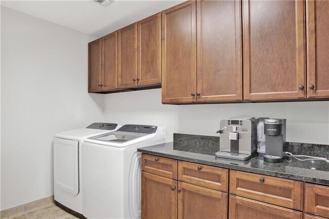 Building Photo - 18269 Colony Dr Dr