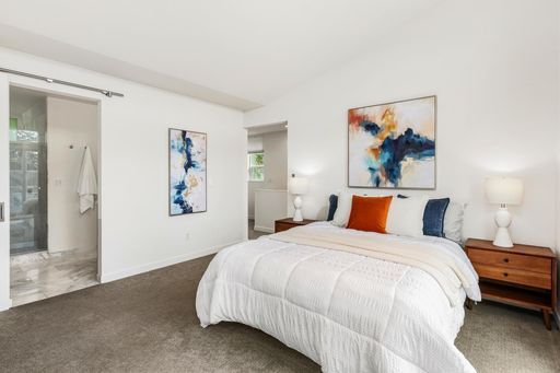 Building Photo - Stand-Alone Modern Home with Elliott Bay Views
