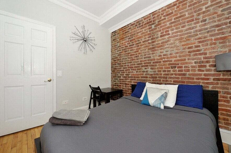 Building Photo - 468W W 47th St