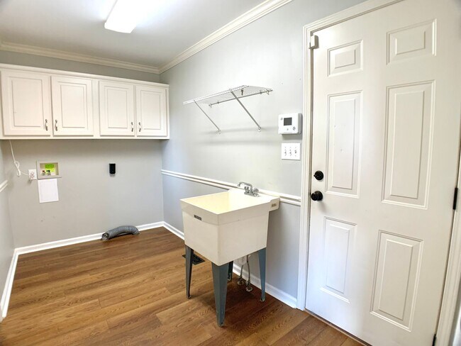 Building Photo - 2553 Emerald Ct