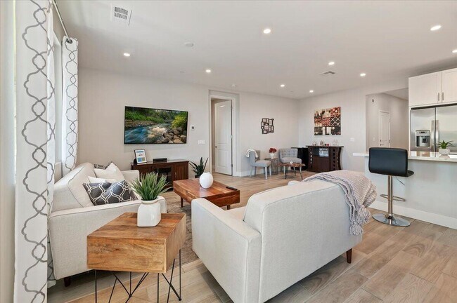 Building Photo - 51710 Ponderosa Dr.