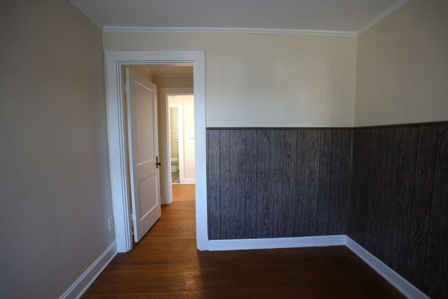 Building Photo - 552 S Terrace Ave