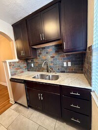 Building Photo - Modern 1-Bedroom, 1-Bath Apartment in Prim...