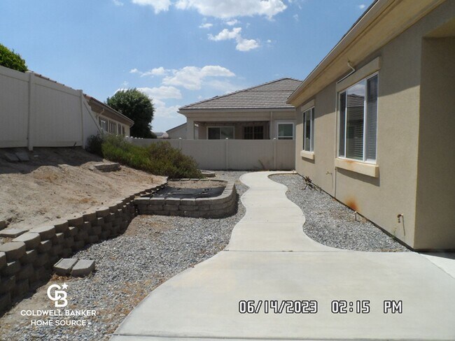 Building Photo - Sun City 55+ Gated Community, Golf Course, Clubhouse, 2 Bedroom, 2.5 Bathrooms, 2.5 Car Garage, 2...