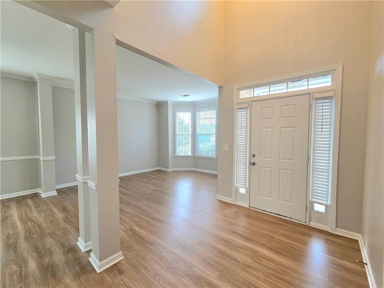Building Photo - 621 Roxtree Ct NE