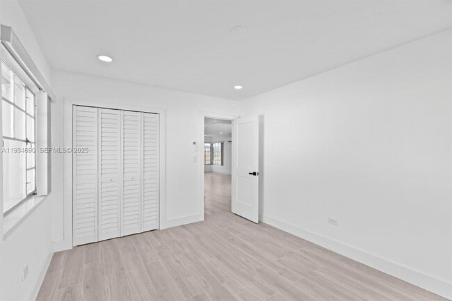 Building Photo - 326 191st St