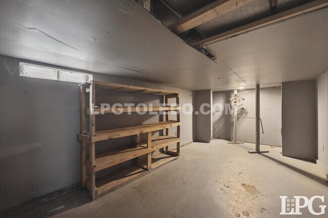 Building Photo - 2224 W Sylvania Ave