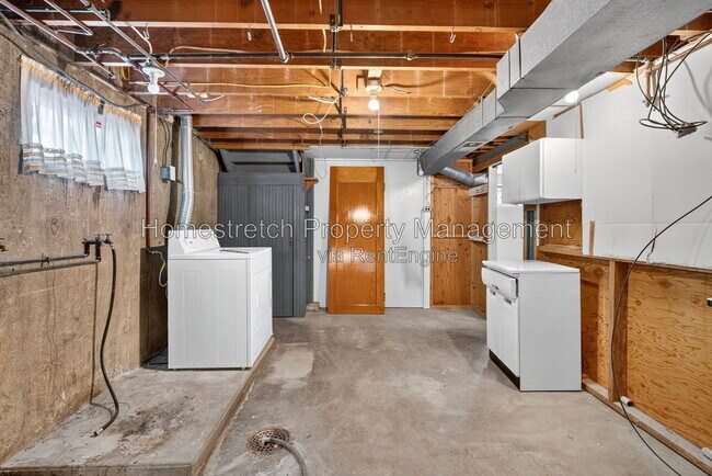 Building Photo - 9826 Ravensbrook Dr