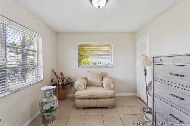 Building Photo - 6708 NW 57th Dr