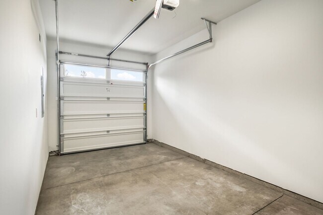 Building Photo - $1,200 Move-In Credit! Brand New 3 Bed Townhome in Prime Location