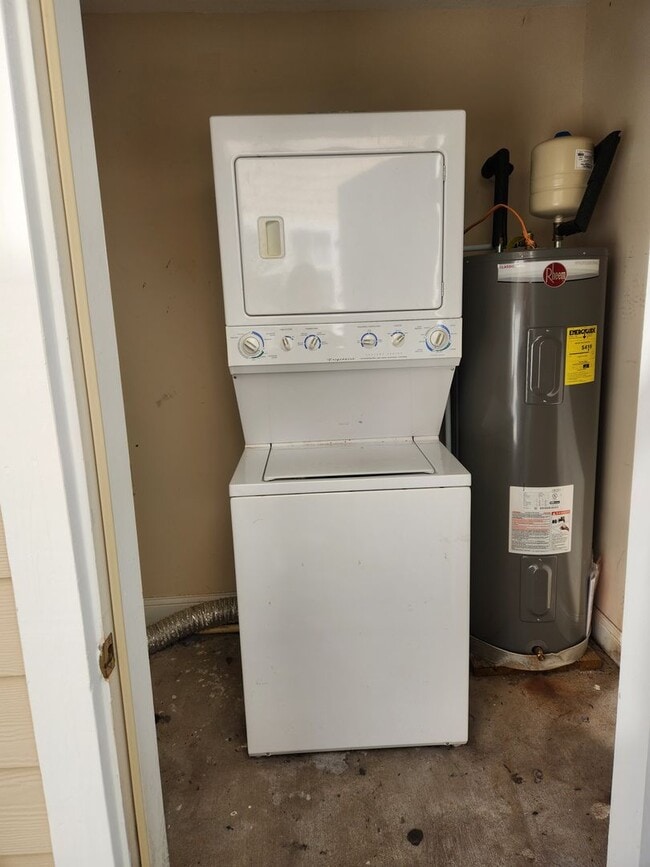 Building Photo - 70 Cassandra Ln