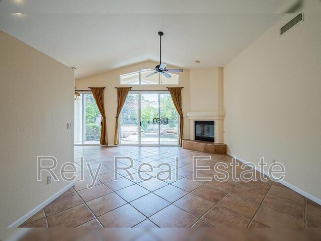 Building Photo - 4605 N Clear Creek Dr