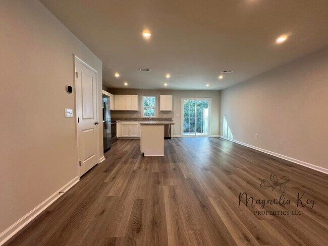 Building Photo - New 3 bed 2.5 bath Townhouse in Forestbrook