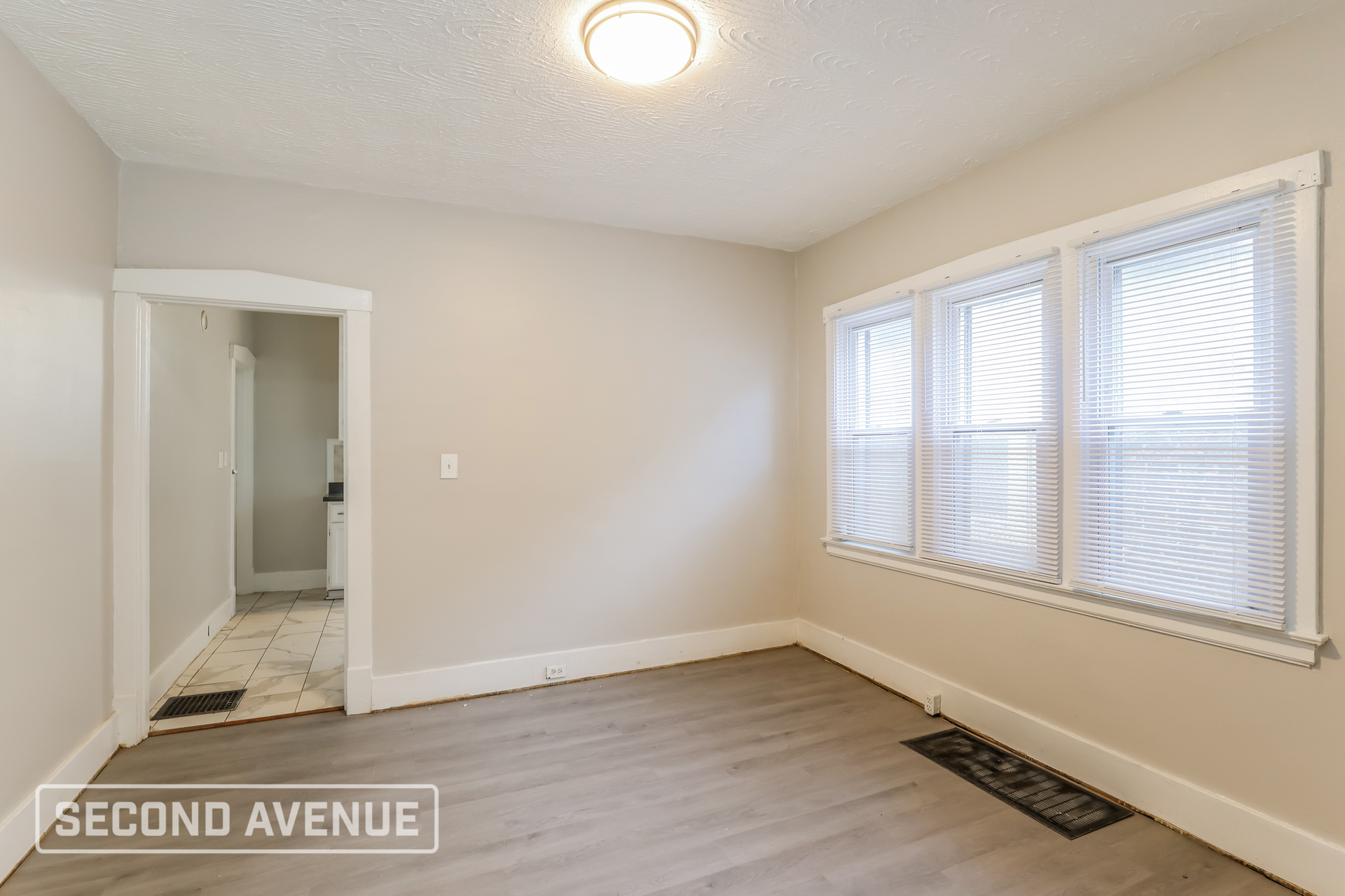 Building Photo - 819 S 40th St