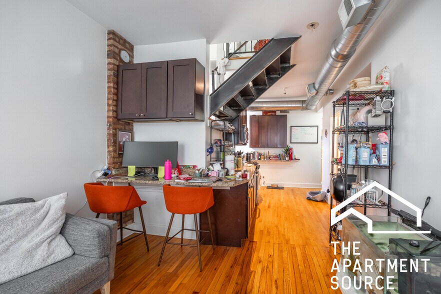 Building Photo - 1643 S Throop St