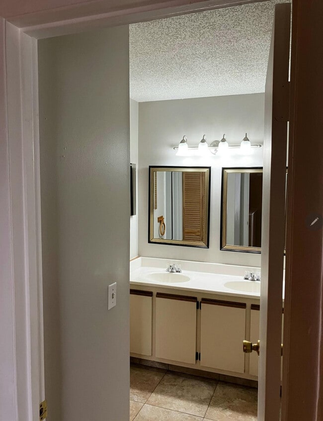 Building Photo - 5282 SE 43rd Trce