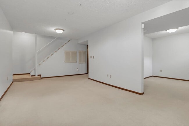 Building Photo - 5399 Thornburg Ct