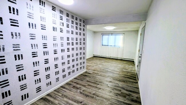 Building Photo - 3580 Wildwood Dr