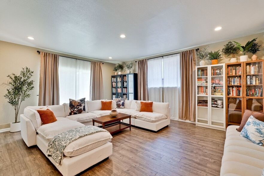 Building Photo - 6402 Tamalpais Ave