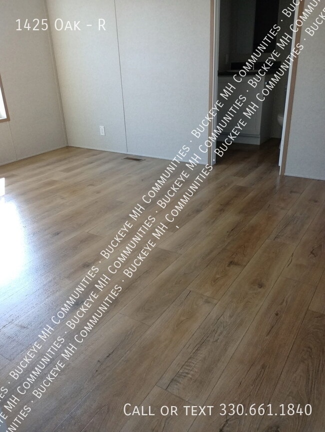 Building Photo - 1425 Oak-R