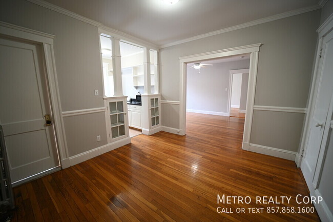 Building Photo - Charming 1-Bed Near Porter Square