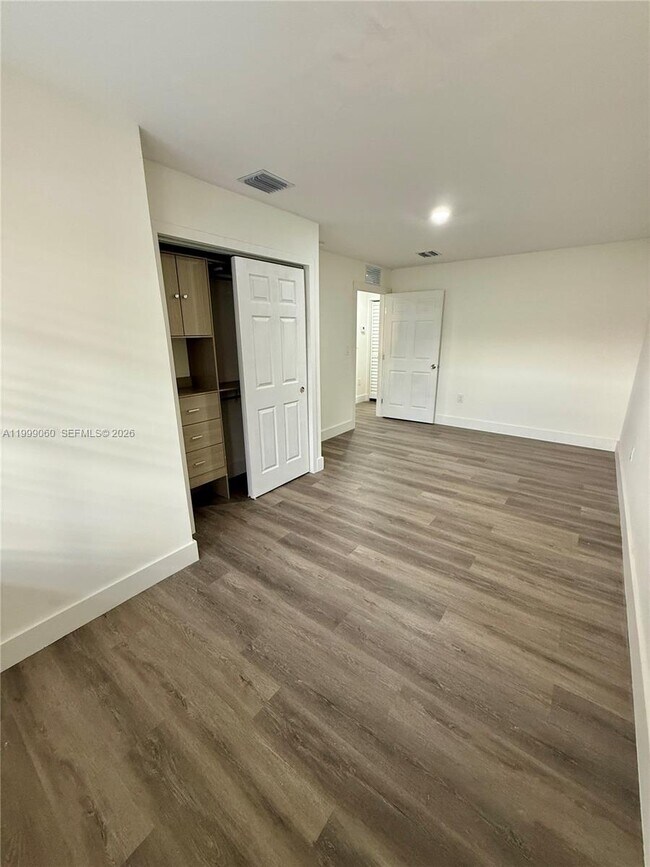 Building Photo - 1731 Alcazar Dr