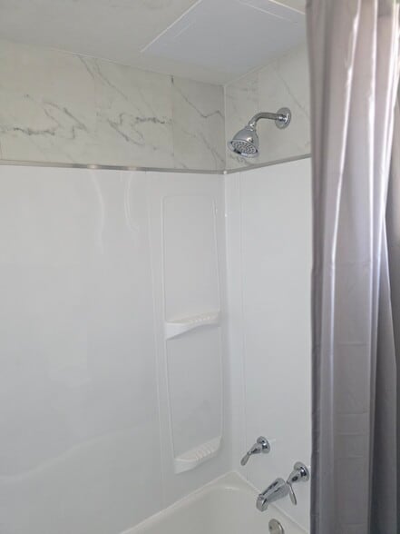 bathroom - 5421 Bermuda Dr