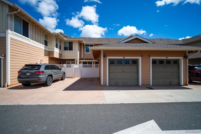 Building Photo - 3 BD/2.5 BA Townhome in Awakea at Mehana in Kapolei