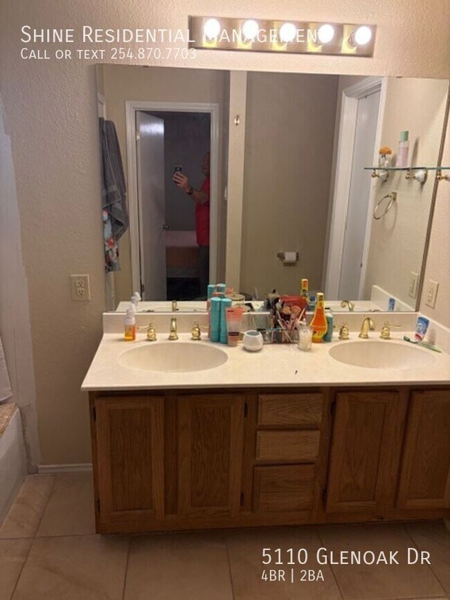 Building Photo - 5110 Glenoak Dr