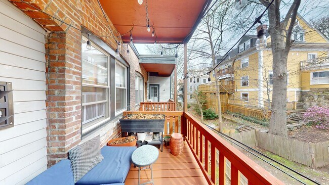 Building Photo - 672 Washington St