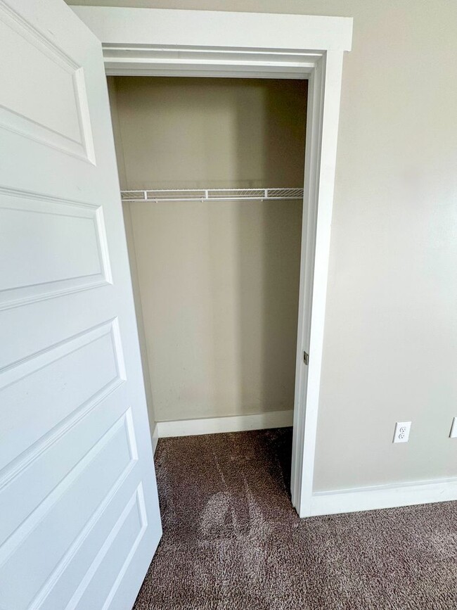 Building Photo - 4002 Currant Ct