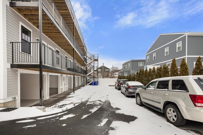 Building Photo - 31 Boardman St