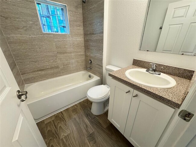 Building Photo - 708 Bon Air St