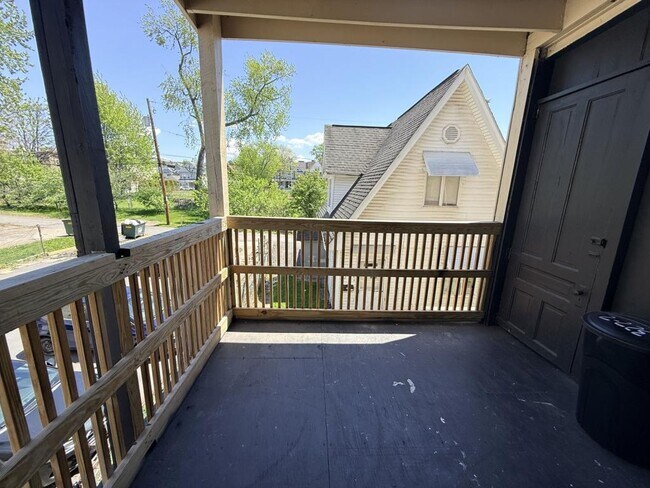 Building Photo - 322 Taylor Ave