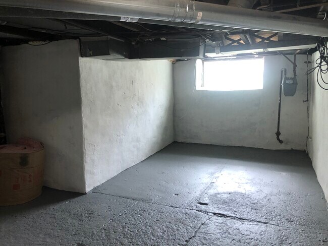 Building Photo - 488 Caroline Street