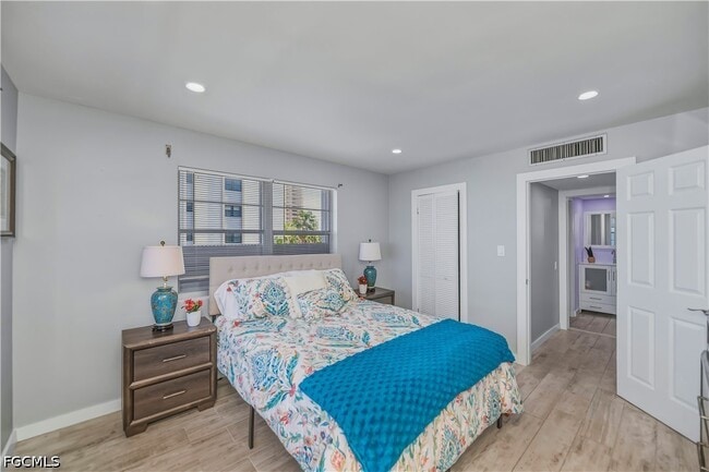 Building Photo - 1900 Clifford St