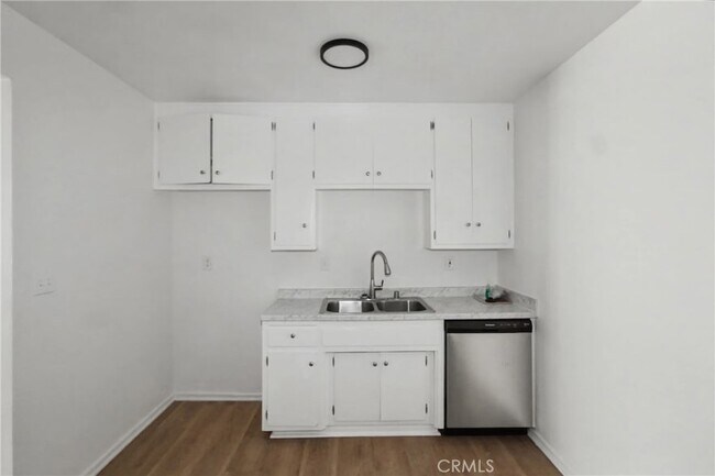 Building Photo - 1010 E 32nd St