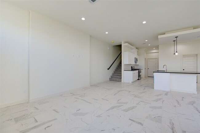 Building Photo - 2914 El Fenice Ln