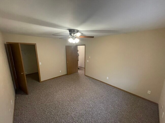 Building Photo - 205 Gillette St