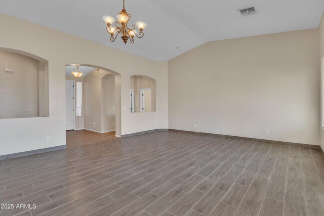 Building Photo - 3233 E Blue Ridge Way