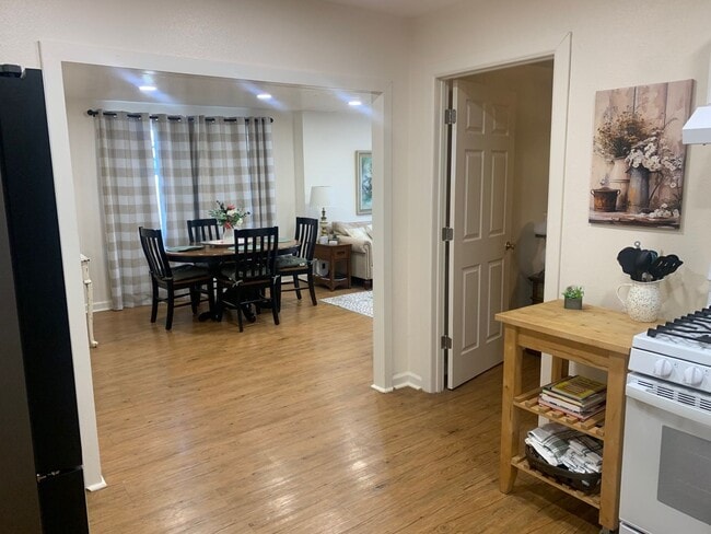 Building Photo - $2,350 Furnished or $2,150 Unfurnished, Three Bedrooms, Two Baths Duplex available now!