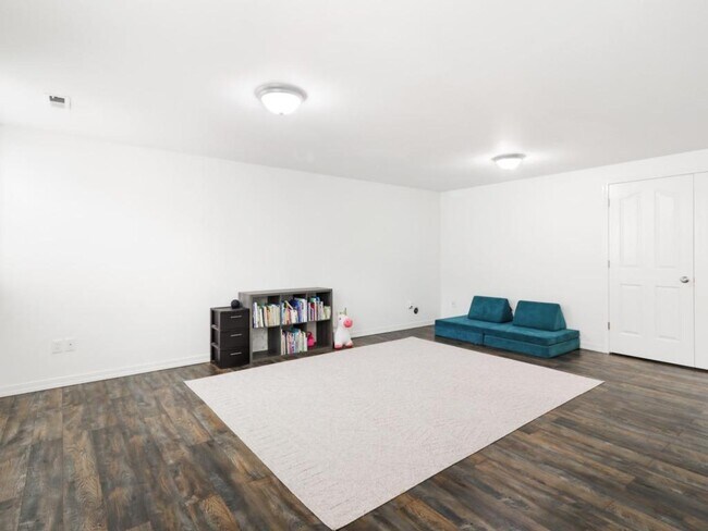 Building Photo - 695 W Riodosa Dr