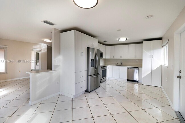 Building Photo - 7875 SW 12th St