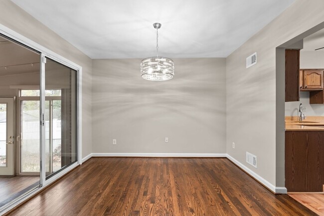 Building Photo - 4 Bed 3 Bath - Takoma Park Split Level - Move In Ready