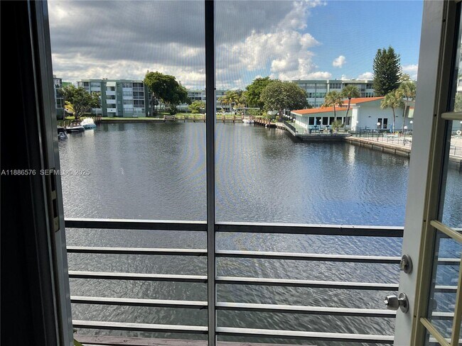 Building Photo - 2775 Taft St