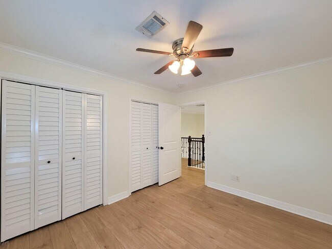 Building Photo - BEAUTIFUL LARGE 4 BEDROOM 2.5 BATH HOME