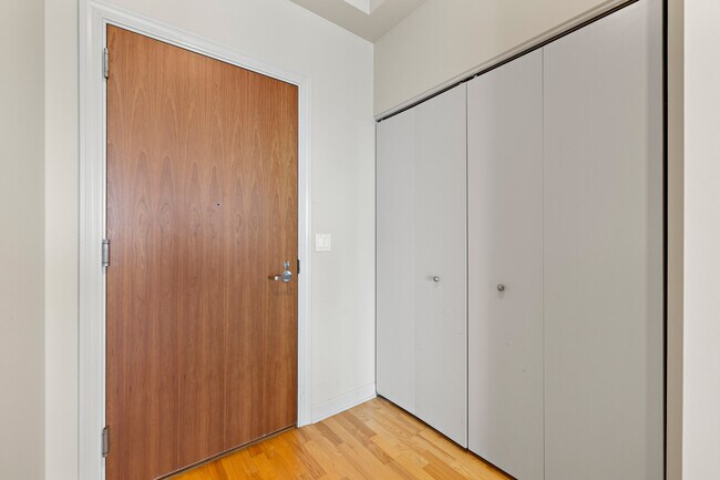 Building Photo - 1211 S Prairie Ave