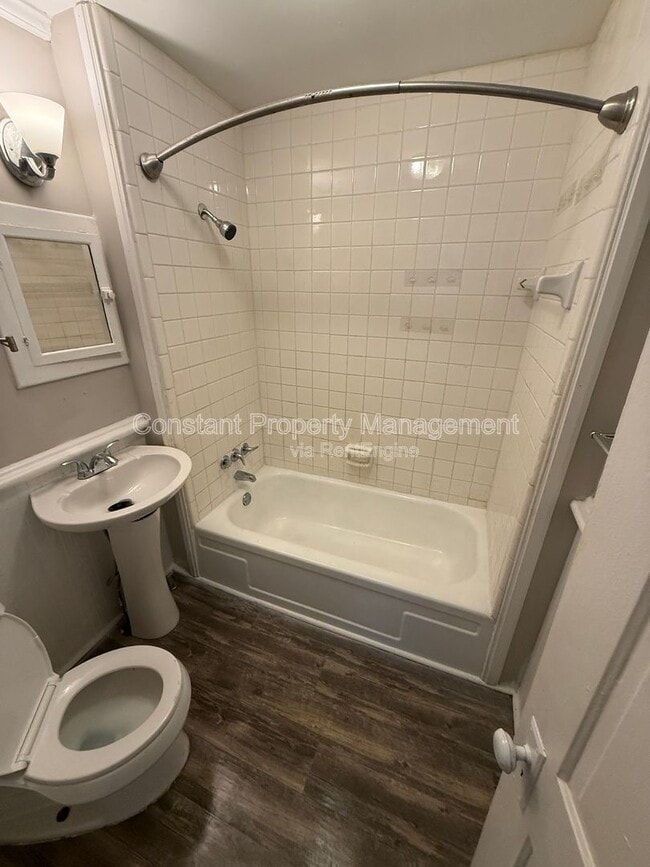 Building Photo - 1061 High St